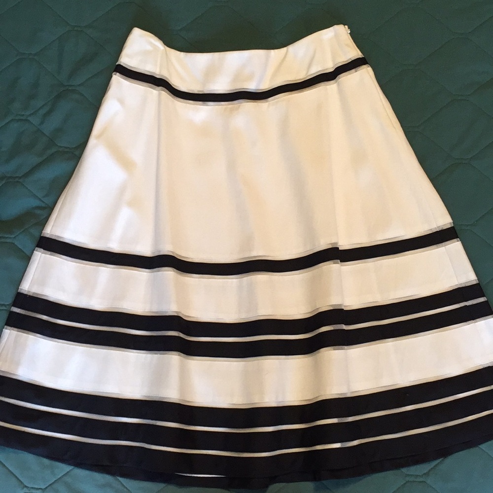 Ann Taylor skirt. Size 6